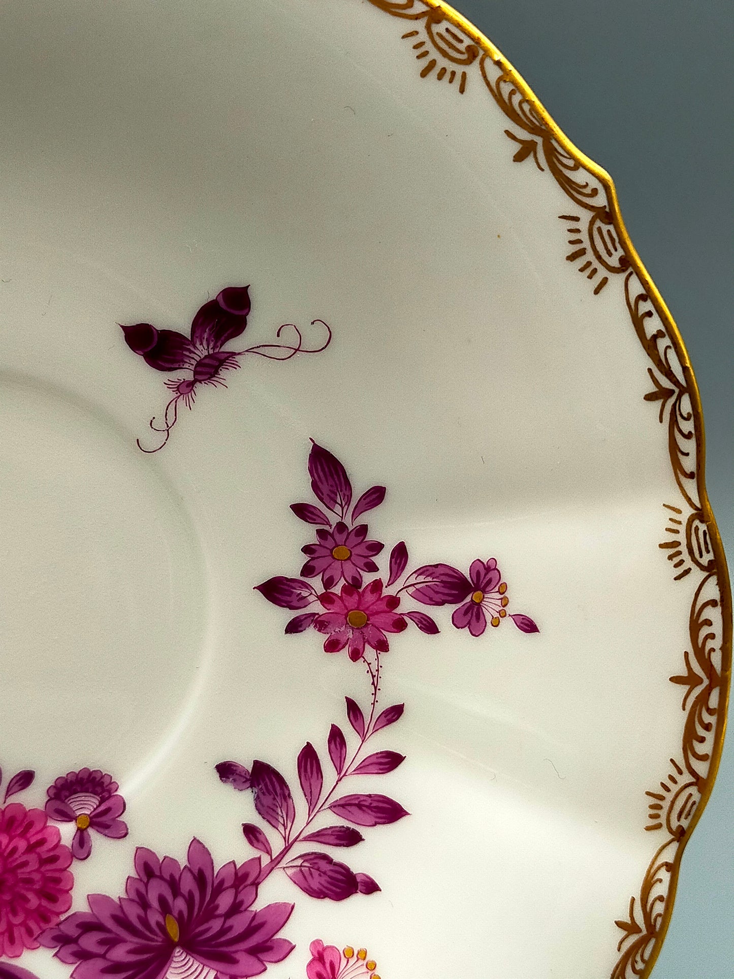 Meissen Purpur Rose Reich – 3er Set Prunk Teller mit Goldrand