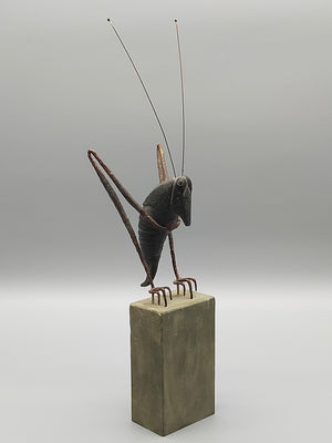 Moderne Heuschrecken Skulptur aus Metall - Kupfer Künstler AR