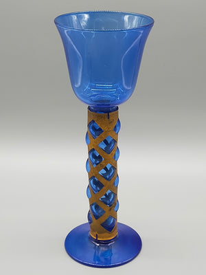 Blauer Glas Kelch mit Messing Spirale Kunstvoller Pokal