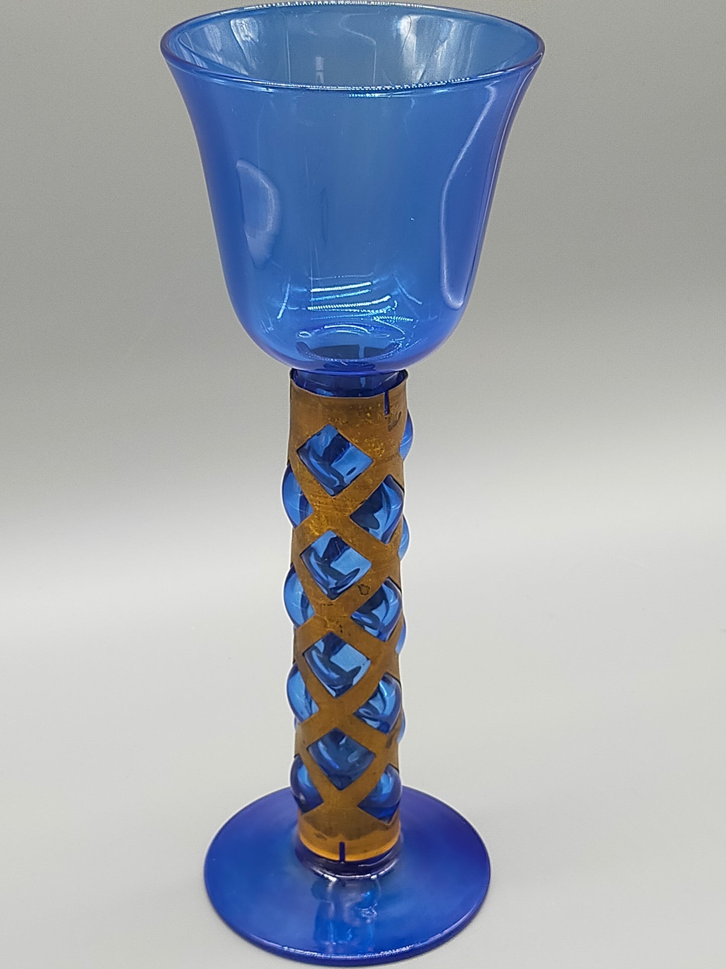 Blauer Glas Kelch mit Messing Spirale Kunstvoller Pokal