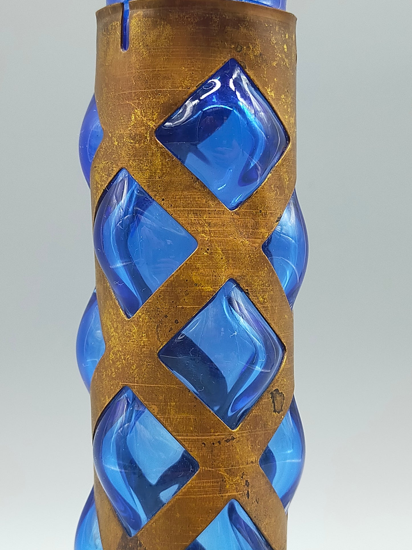 Blauer Glas Kelch mit Messing Spirale Kunstvoller Pokal