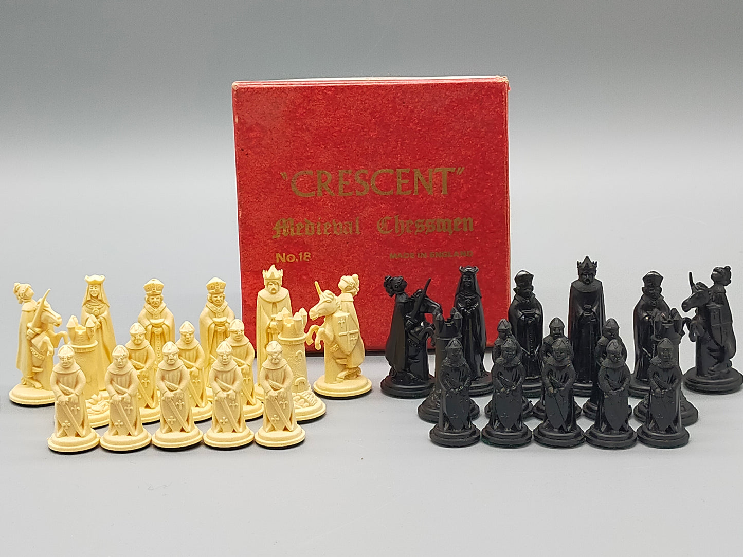 Klassisches Crescent Medieval Chessmen Schachspiel Vintage Brettspiel