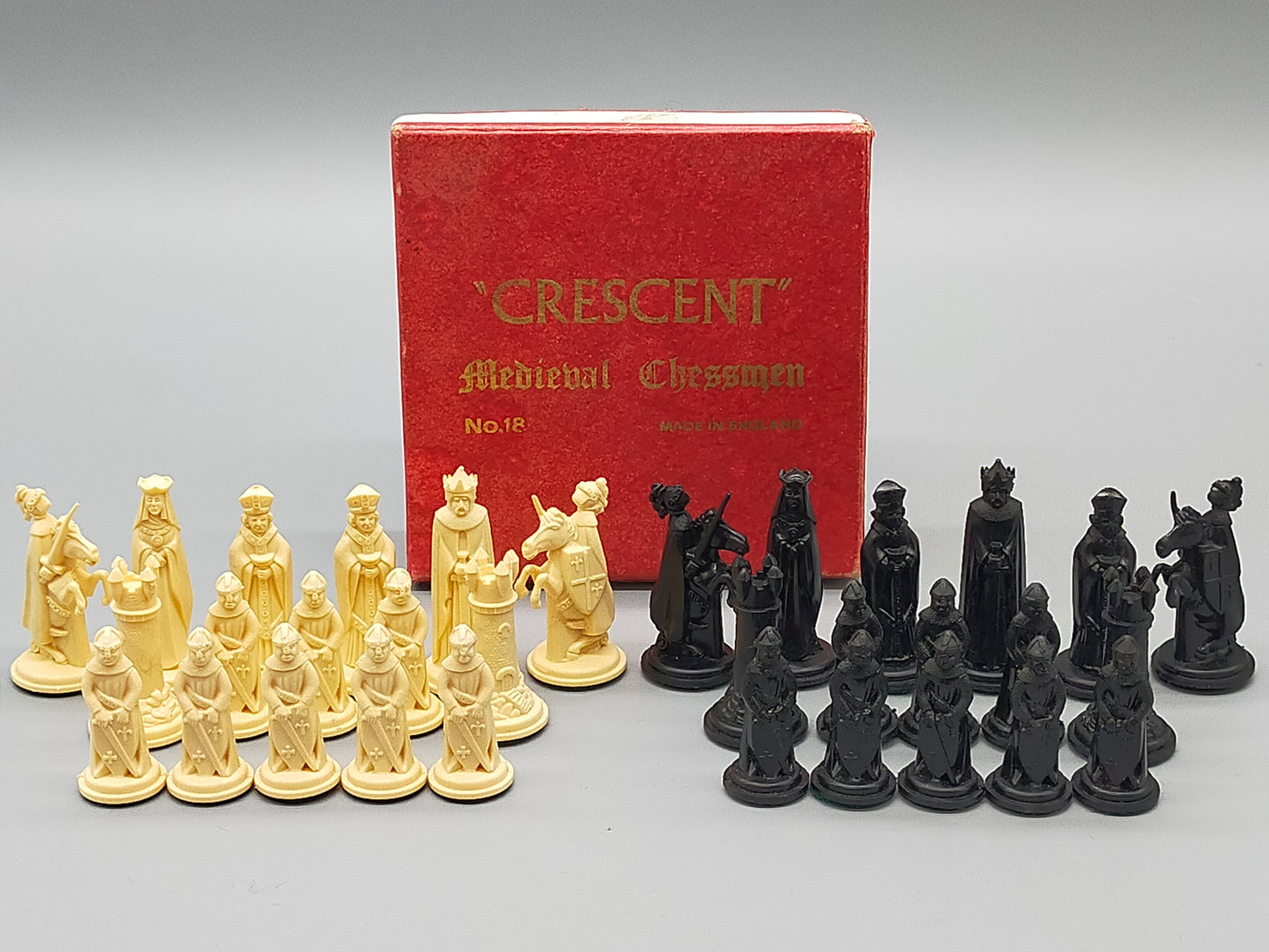 Klassisches Crescent Medieval Chessmen Schachspiel Vintage Brettspiel