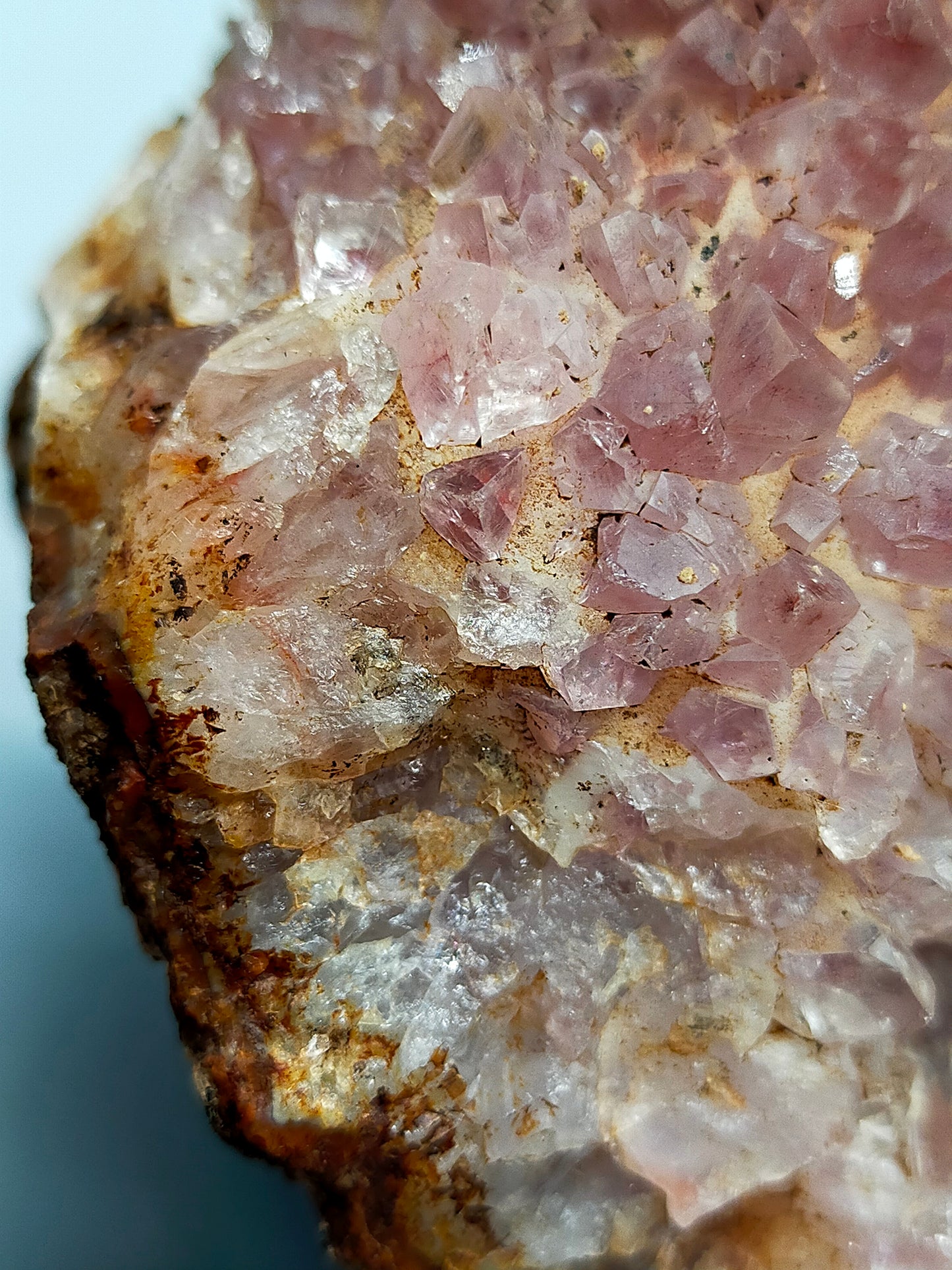 Faszinierende Amethyst Druse Rosa Kristalle im natürlichen