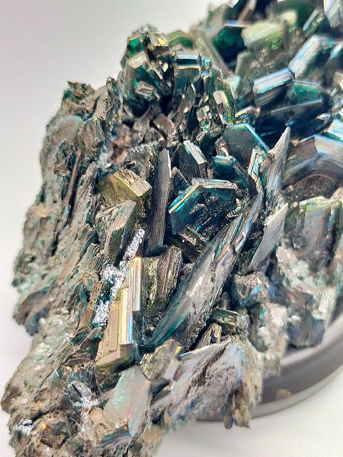 Schillernde Karborund Kristall Stufe Farbenprächtiges Mineral