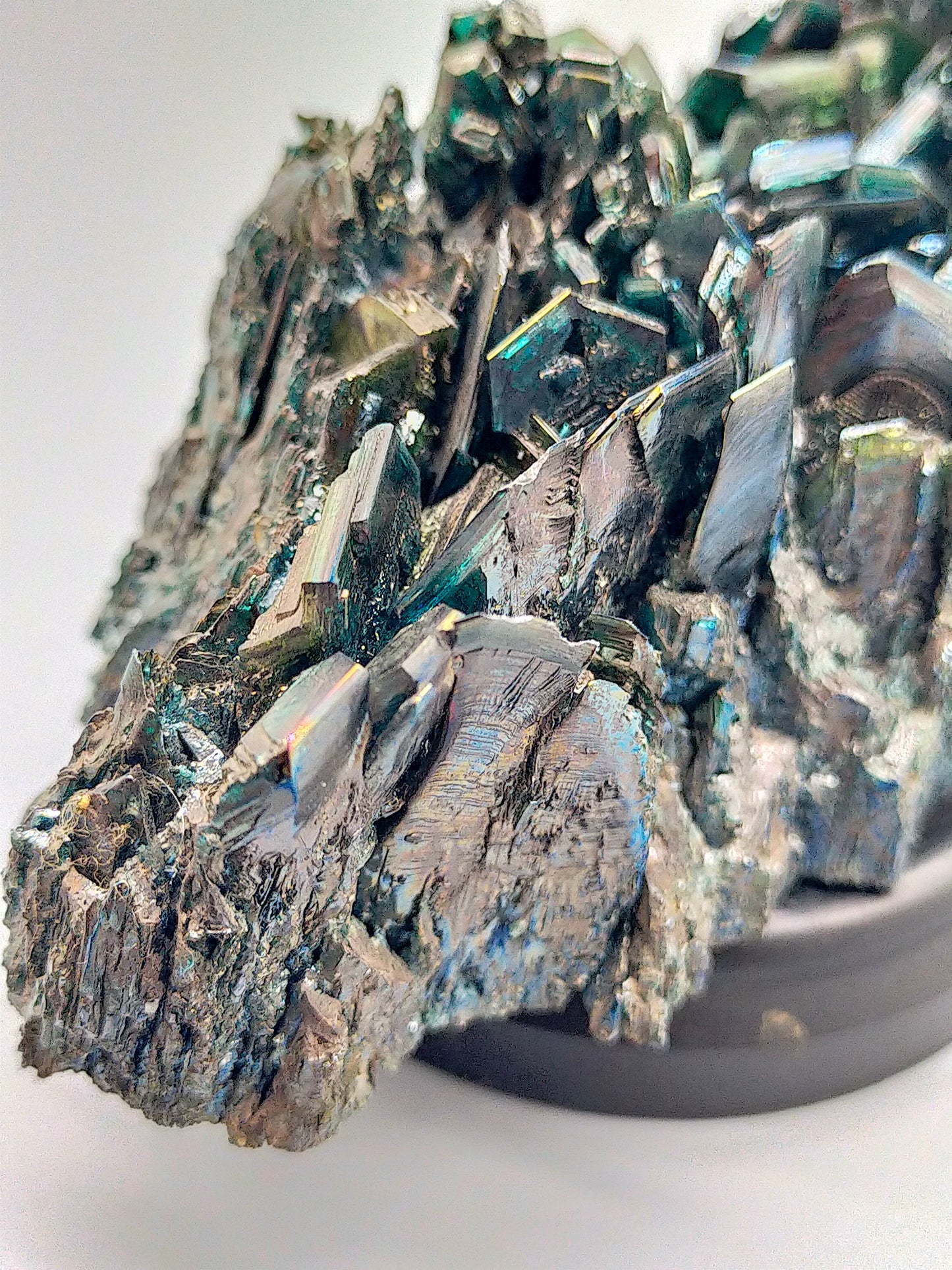 Schillernde Karborund Kristall Stufe Farbenprächtiges Mineral