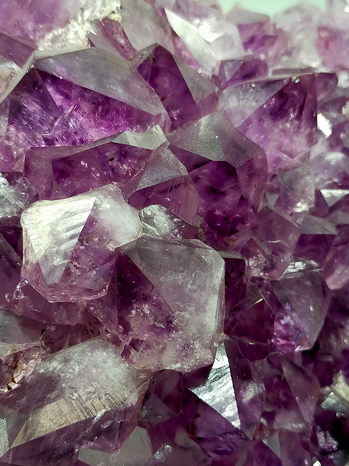 Prachtvolle Amethyst Druse Große Kristallstufe in intensivem Violett