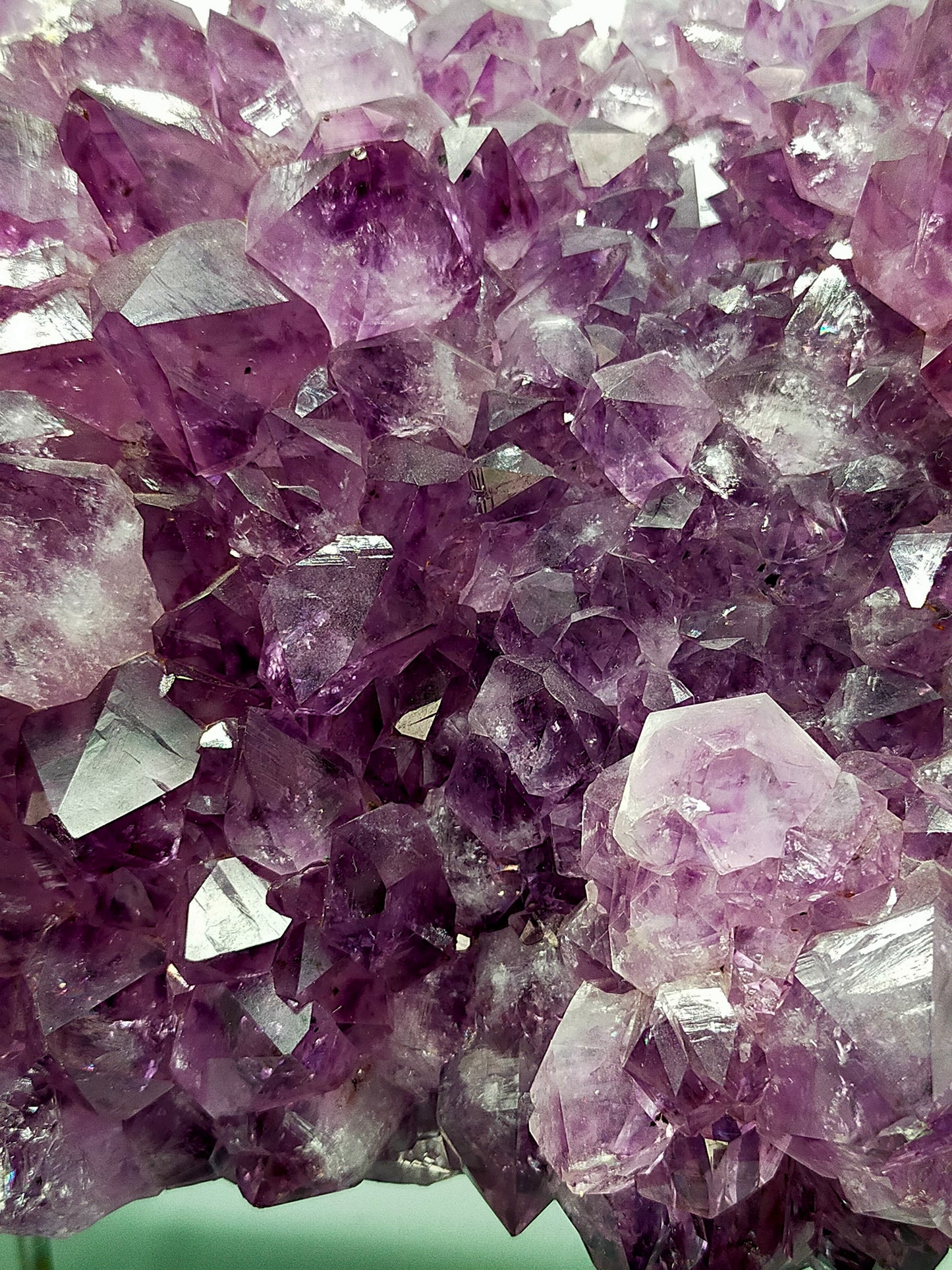 Prachtvolle Amethyst Druse Große Kristallstufe in intensivem Violett