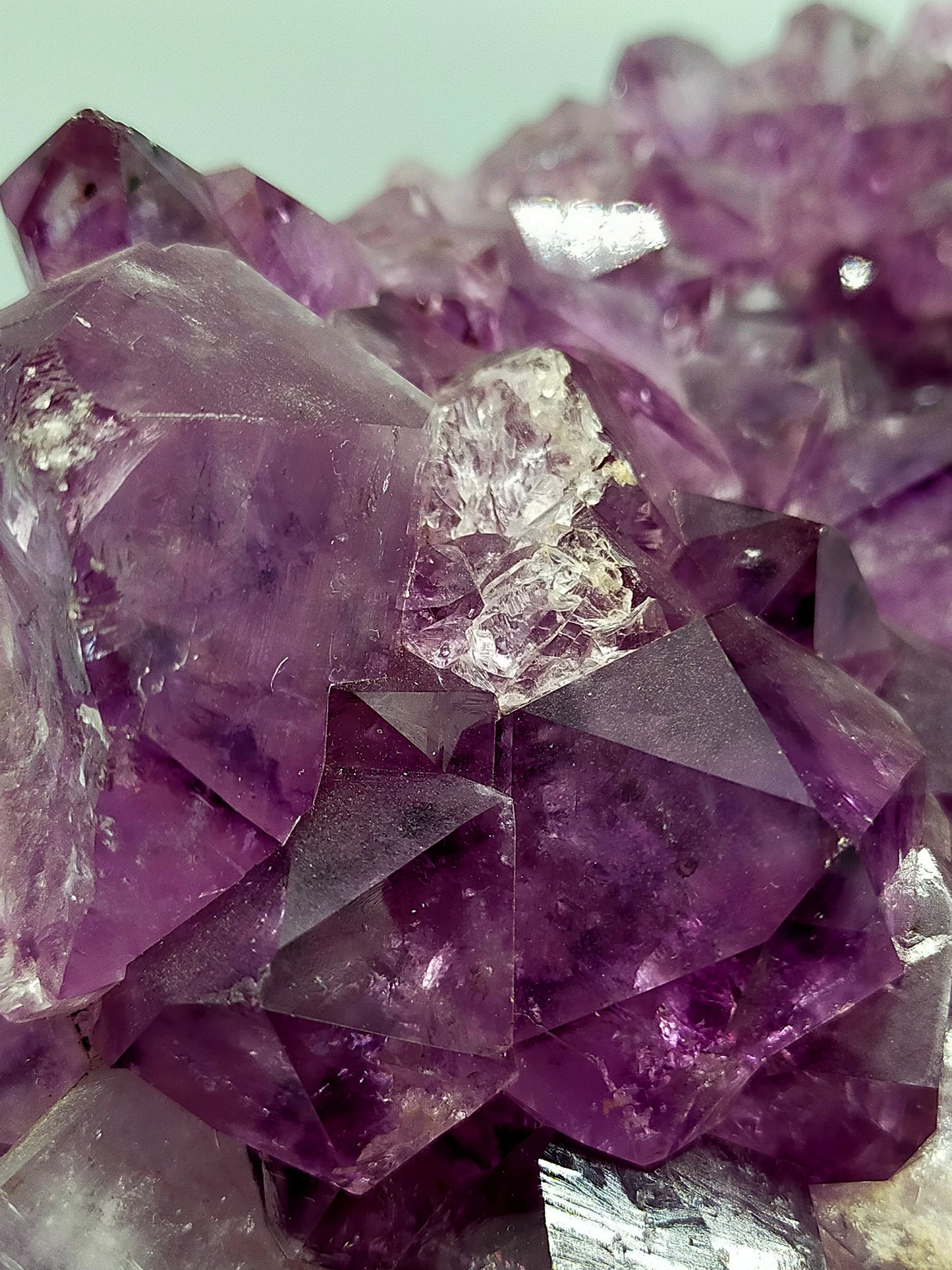 Prachtvolle Amethyst Druse Große Kristallstufe in intensivem Violett
