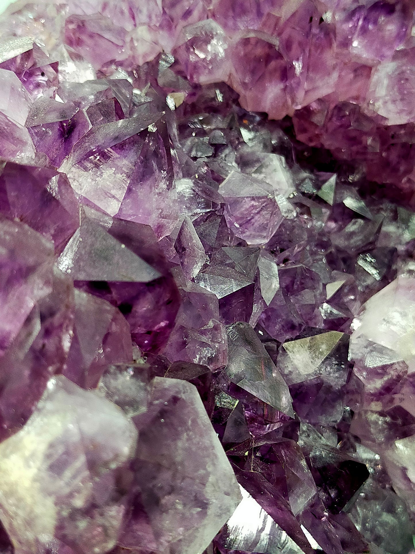 Prachtvolle Amethyst Druse Große Kristallstufe in intensivem Violett