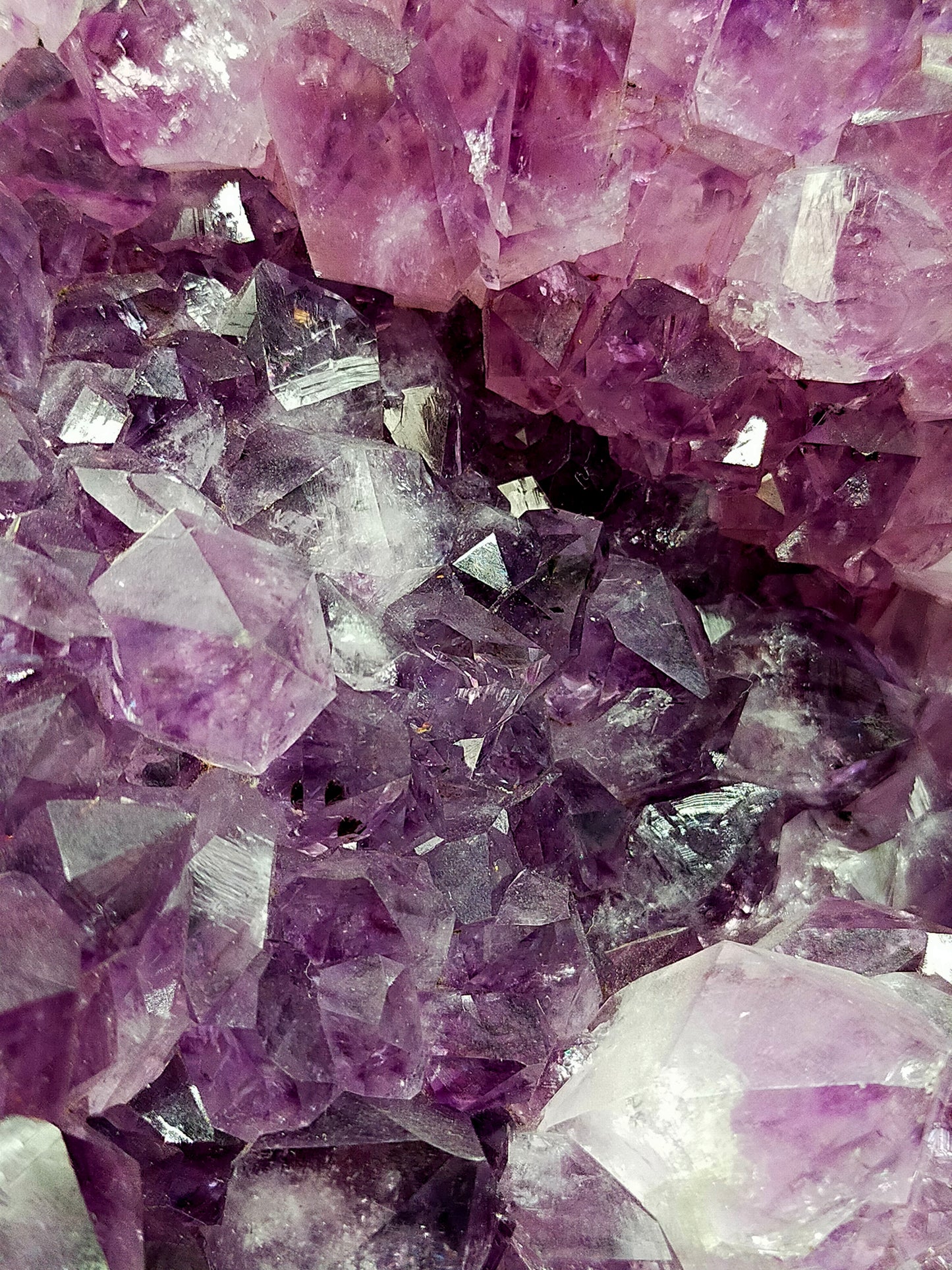 Prachtvolle Amethyst Druse Große Kristallstufe in intensivem Violett