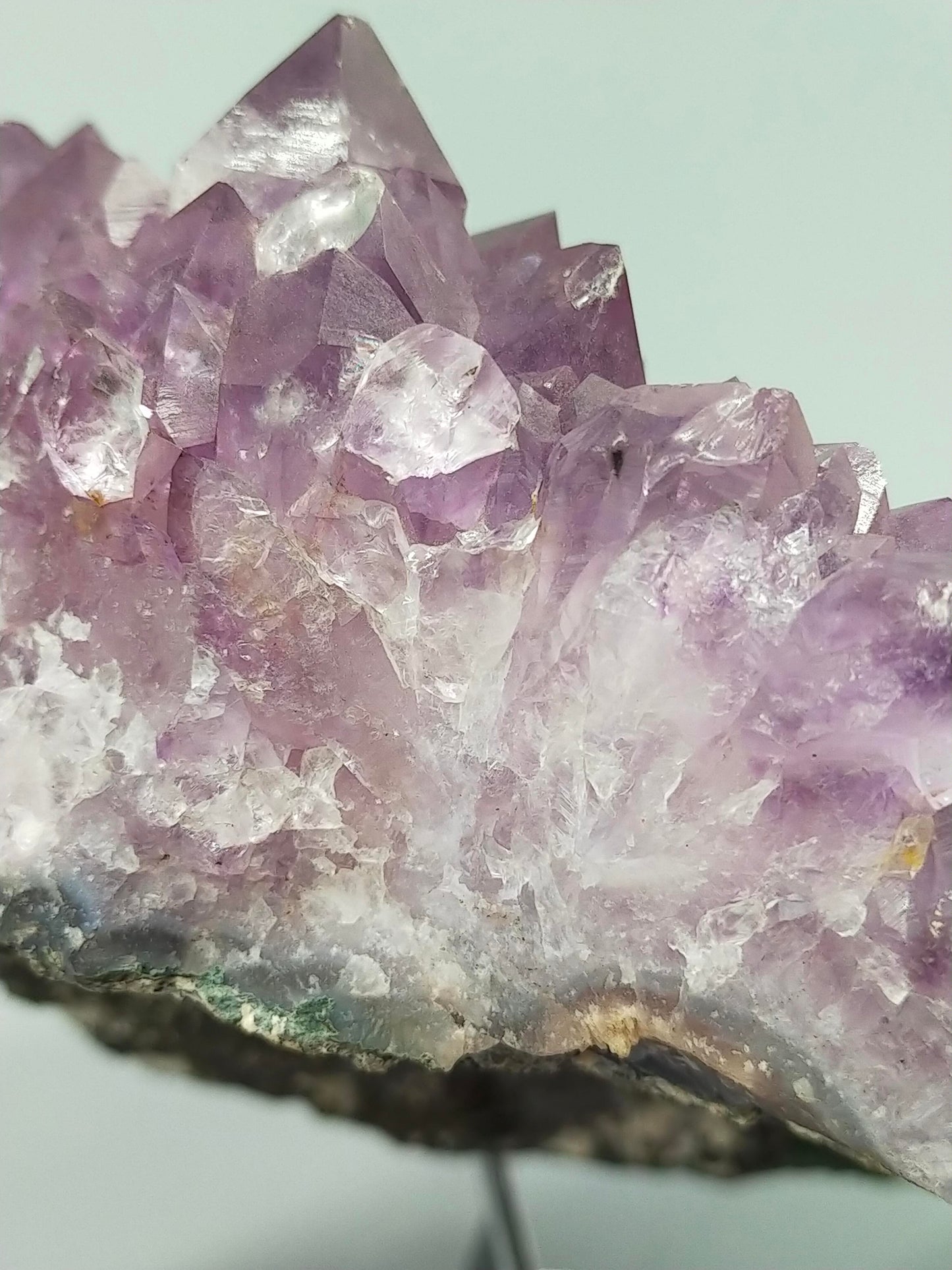 Prachtvolle Amethyst Druse Große Kristallstufe in intensivem Violett