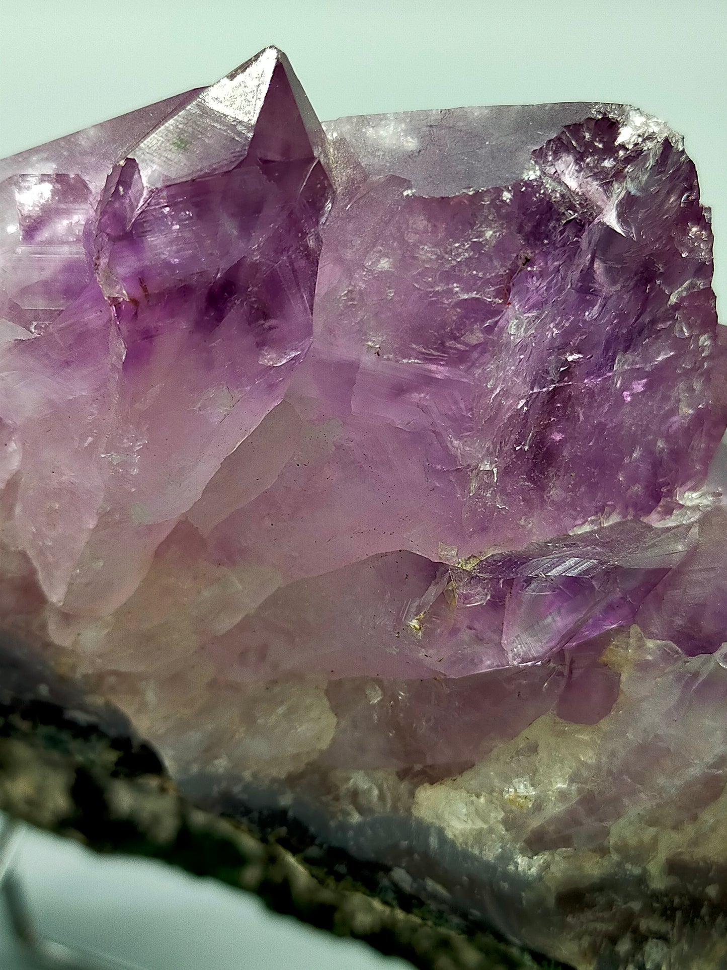 Prachtvolle Amethyst Druse Große Kristallstufe in intensivem Violett