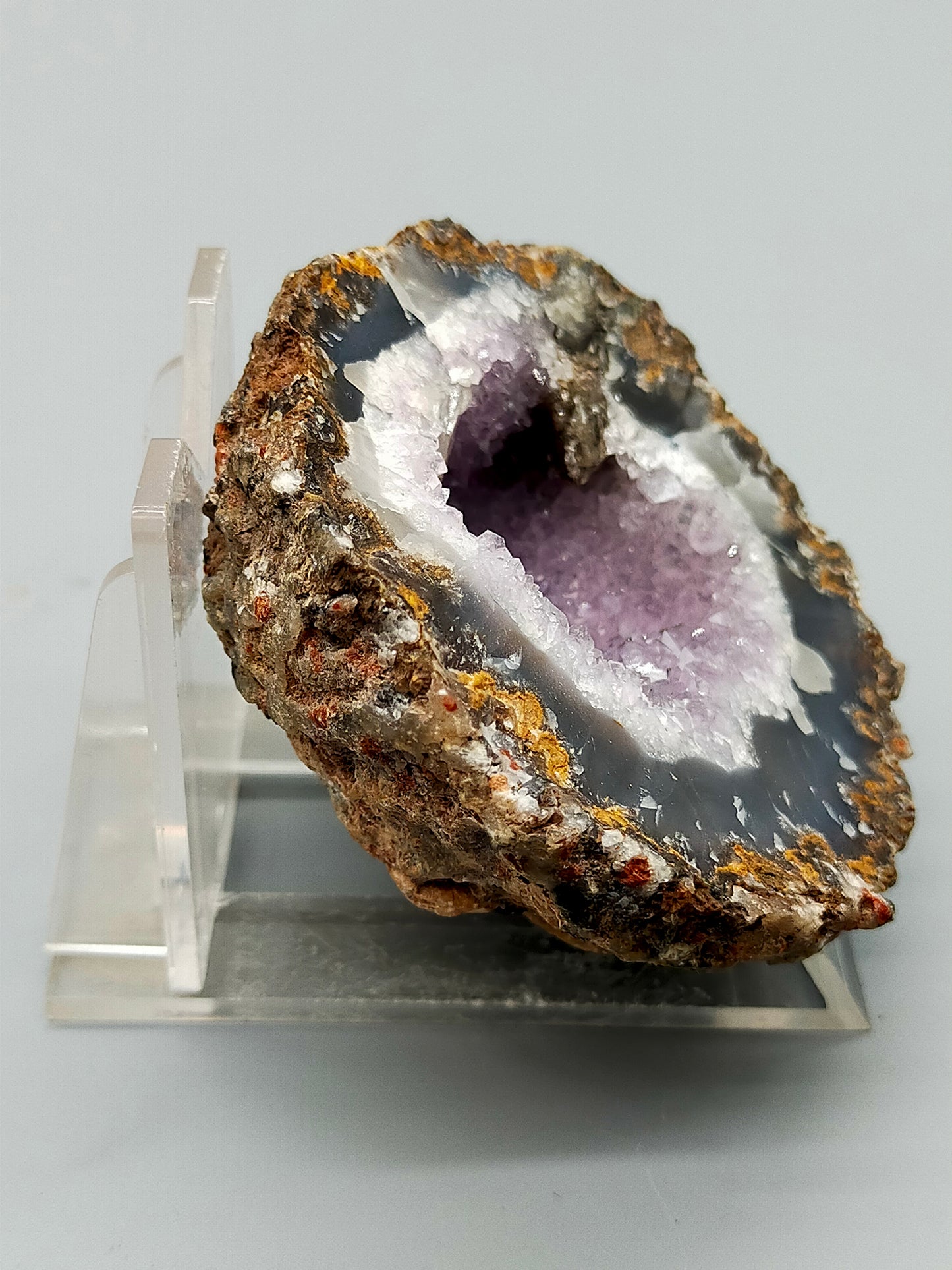 Eindrucksvolle Amethyst Geode Naturkristall mit Calcit-Einschluss
