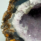 Eindrucksvolle Amethyst Geode Naturkristall mit Calcit-Einschluss