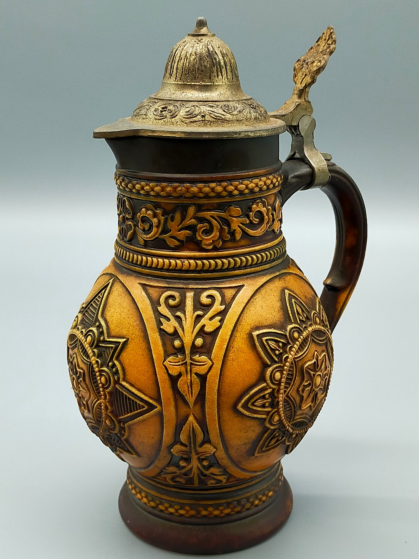 Rustikaler Gerz W. Germany Krug Detailreicher Schenkkrug mit Zinndeckel