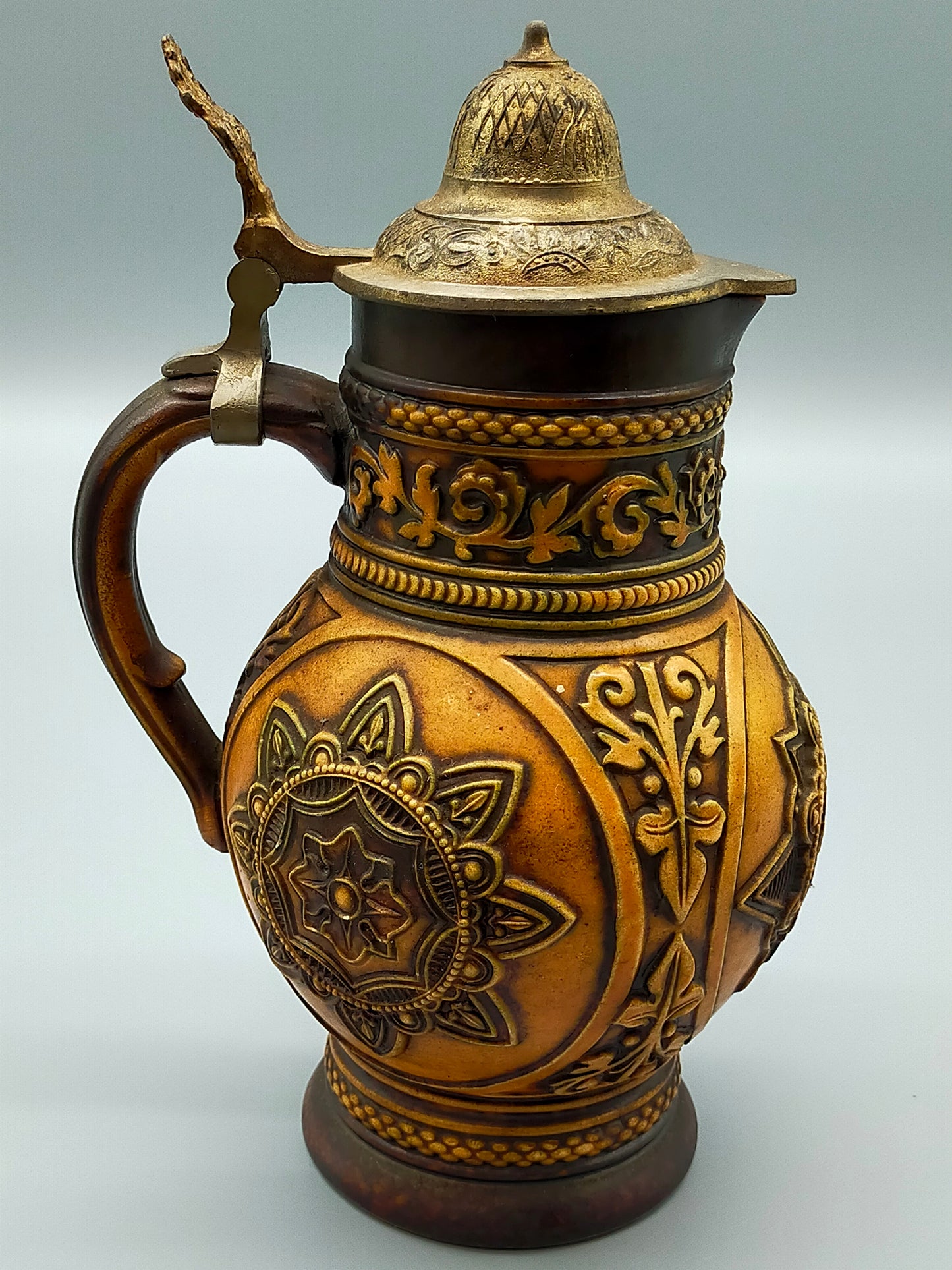 Rustikaler Gerz W. Germany Krug Detailreicher Schenkkrug mit Zinndeckel