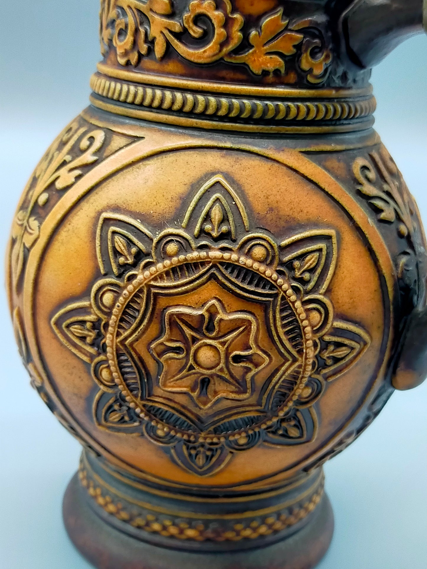 Rustikaler Gerz W. Germany Krug Detailreicher Schenkkrug mit Zinndeckel
