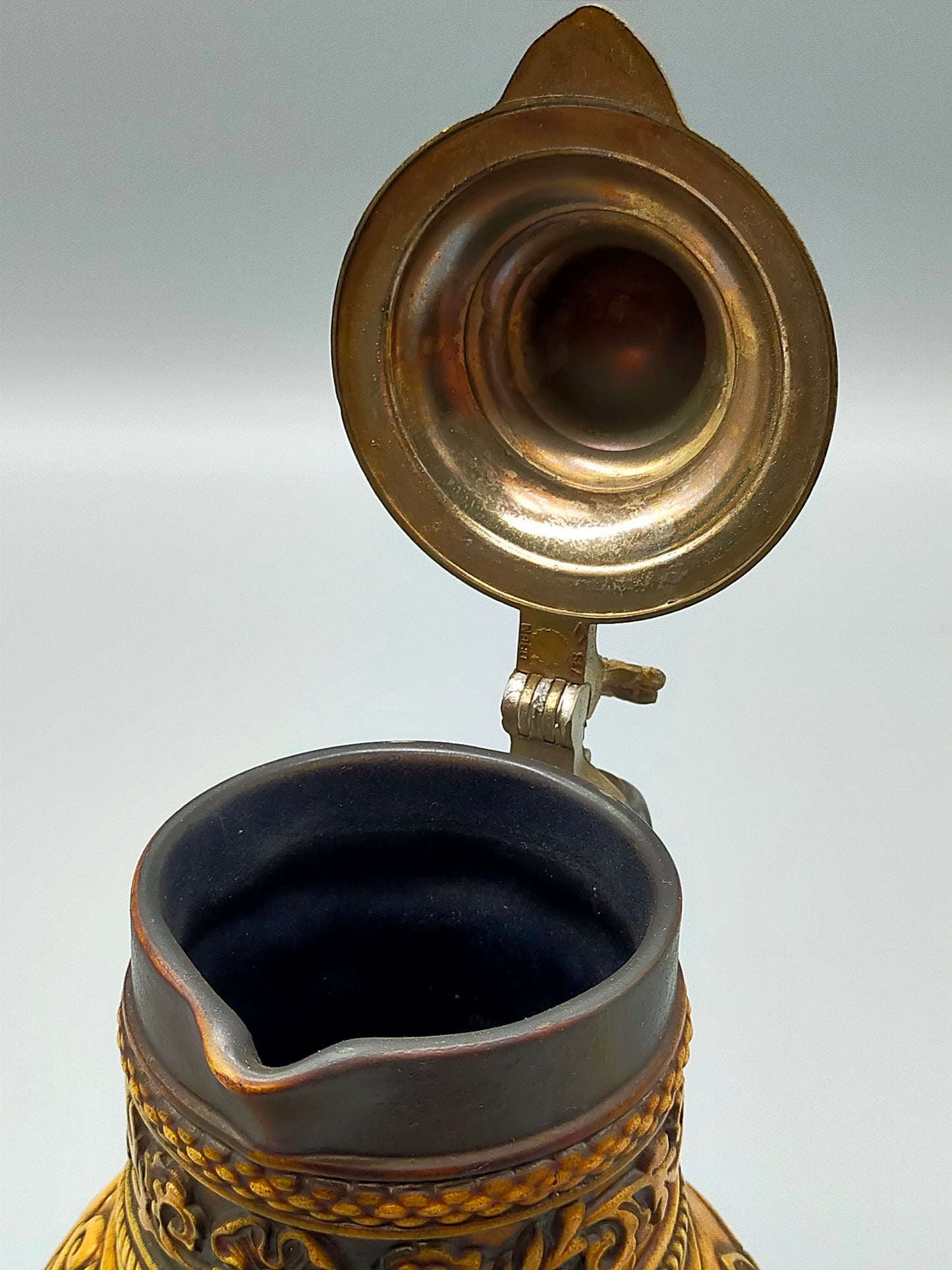 Rustikaler Gerz W. Germany Krug Detailreicher Schenkkrug mit Zinndeckel