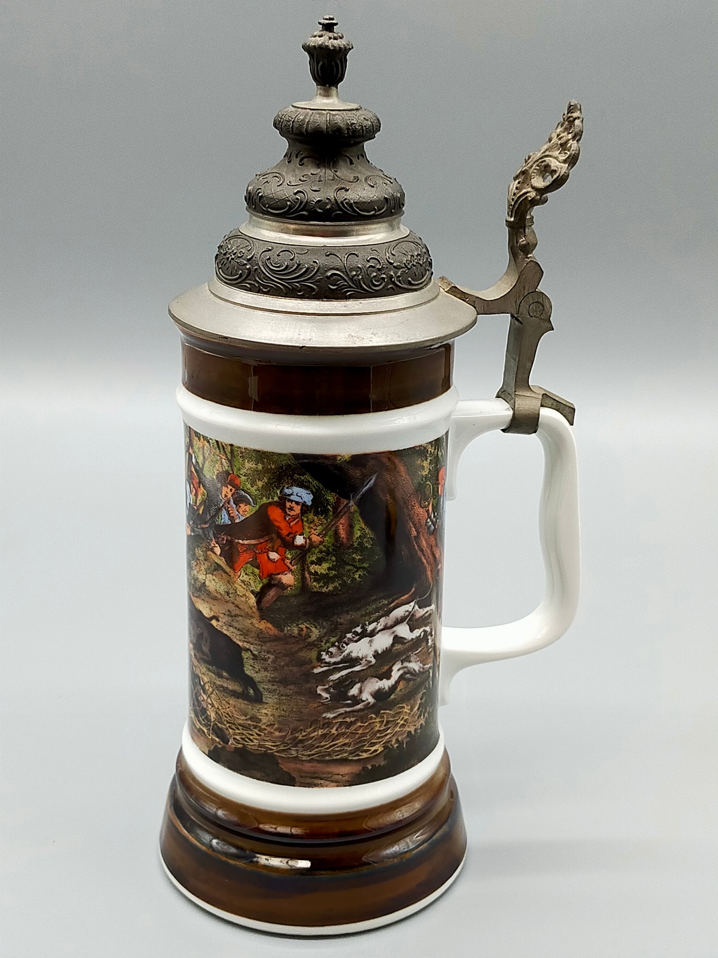 Rastal Bierkrug von 1977 – Detailreiches Jagdmotiv mit Zinndeckel