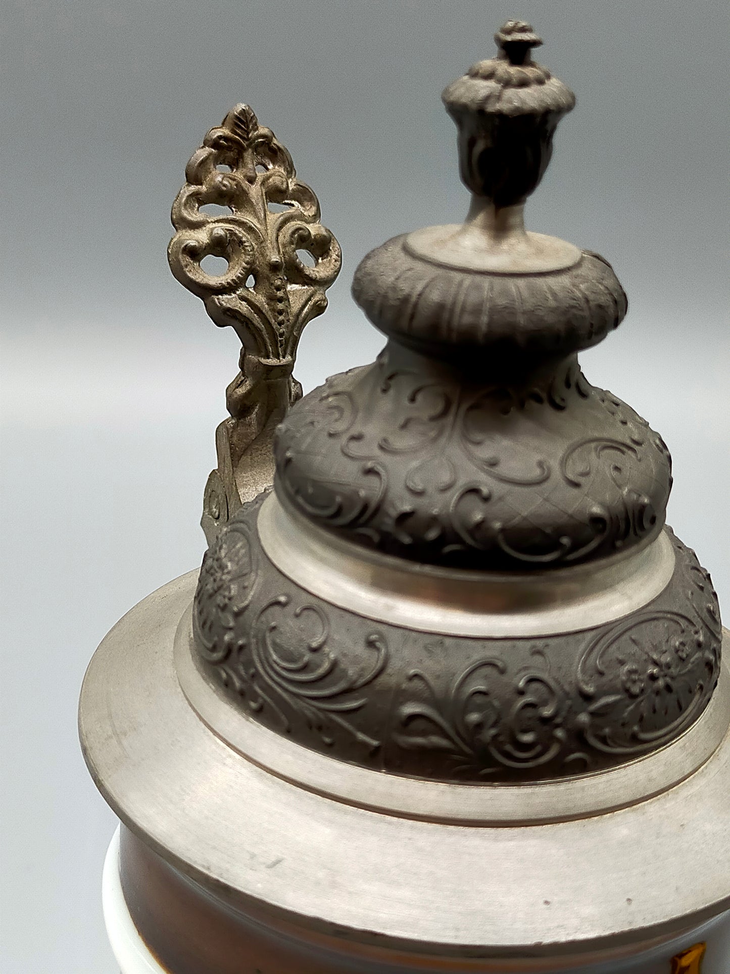 Rastal Bierkrug von 1977 – Detailreiches Jagdmotiv mit Zinndeckel