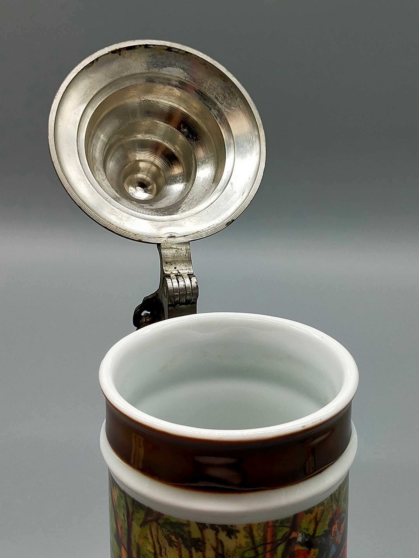 Rastal Bierkrug von 1977 – Detailreiches Jagdmotiv mit Zinndeckel