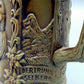 Traditioneller Deutscher krug mit Zinndeckel Relief Jagdmotiv