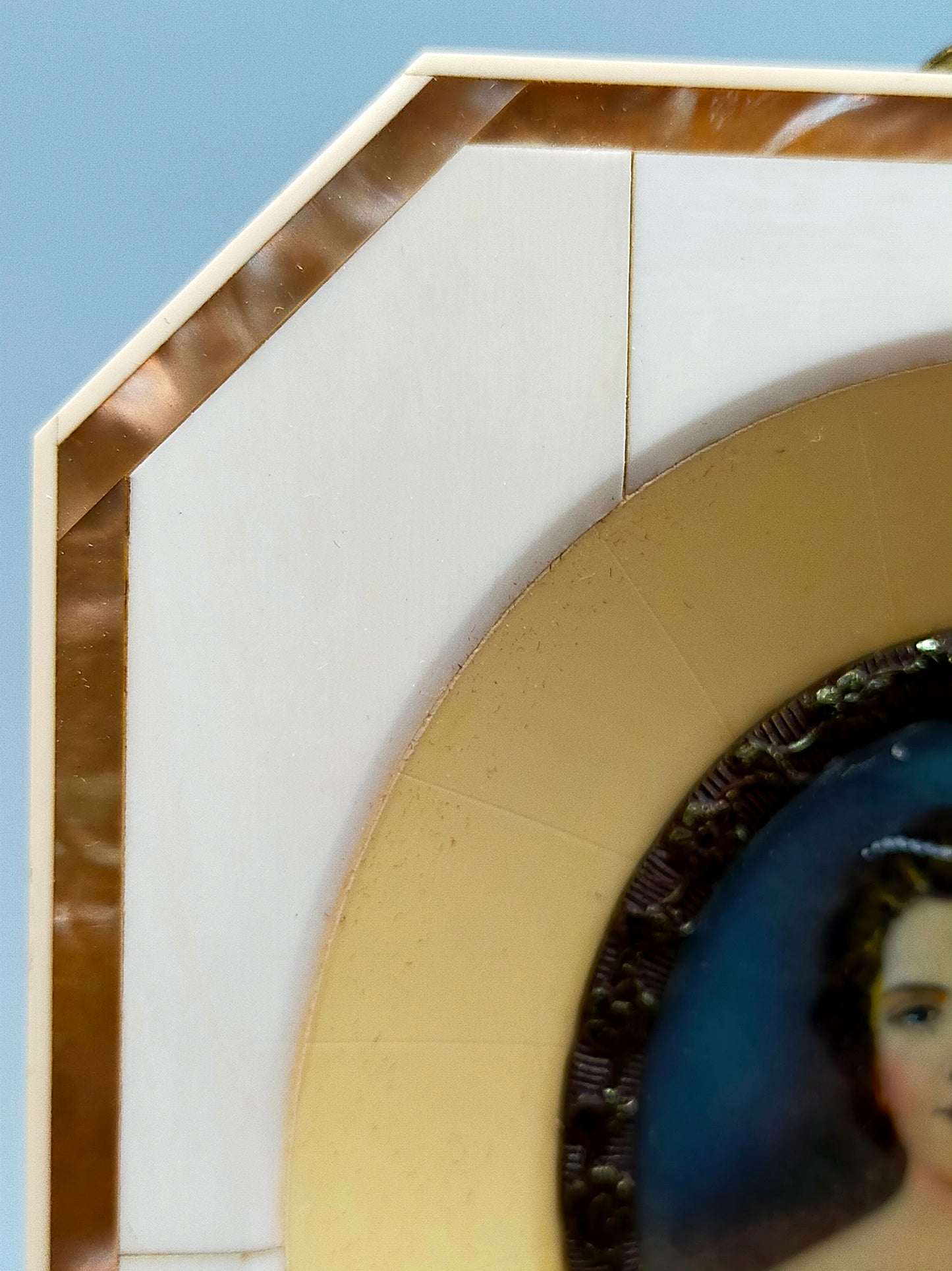 Französische Schule (XIX) Edles Damenportrait im Rahmen Miniatur