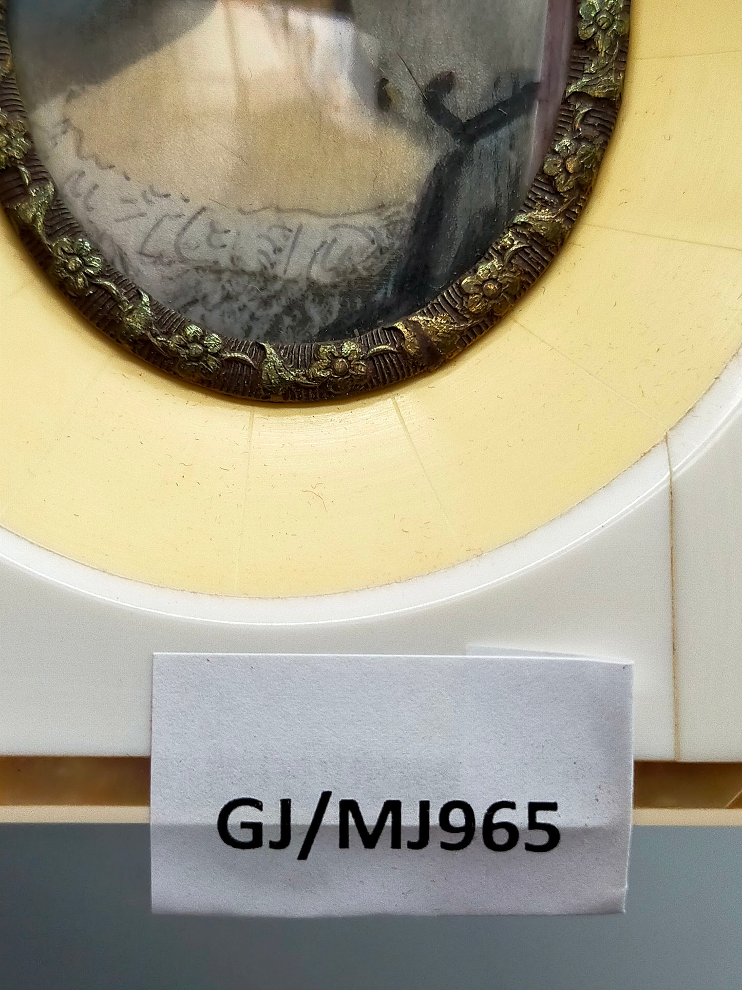 Französische Schule (XIX) Edles Damenportrait im Rahmen Miniatur