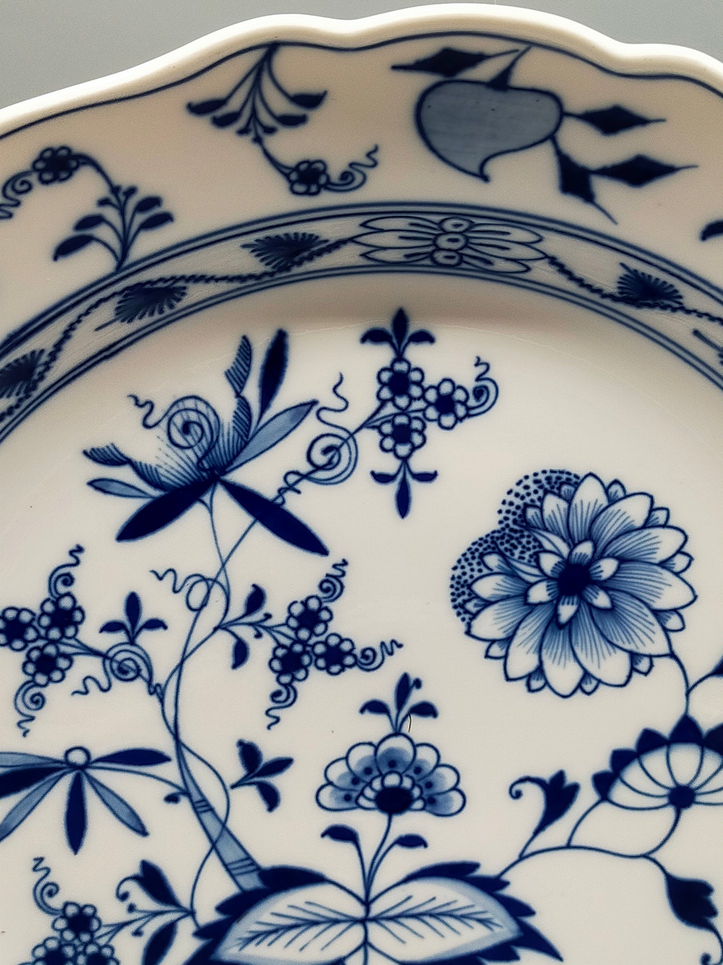 Meissen Zwiebelmuster Servierteller – Edles Meissener Porzellan