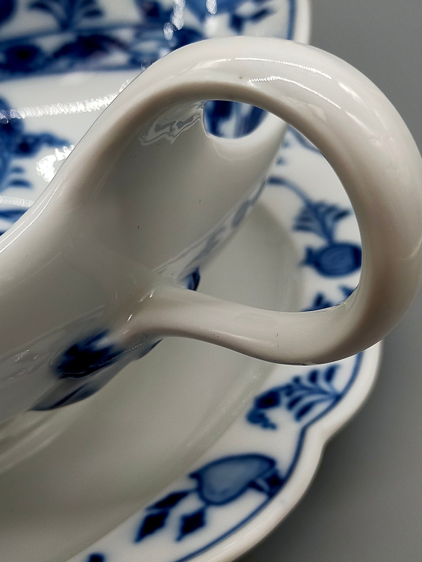 Eleganz Meissen Sauciere Zwiebelmuster aus Porzellan