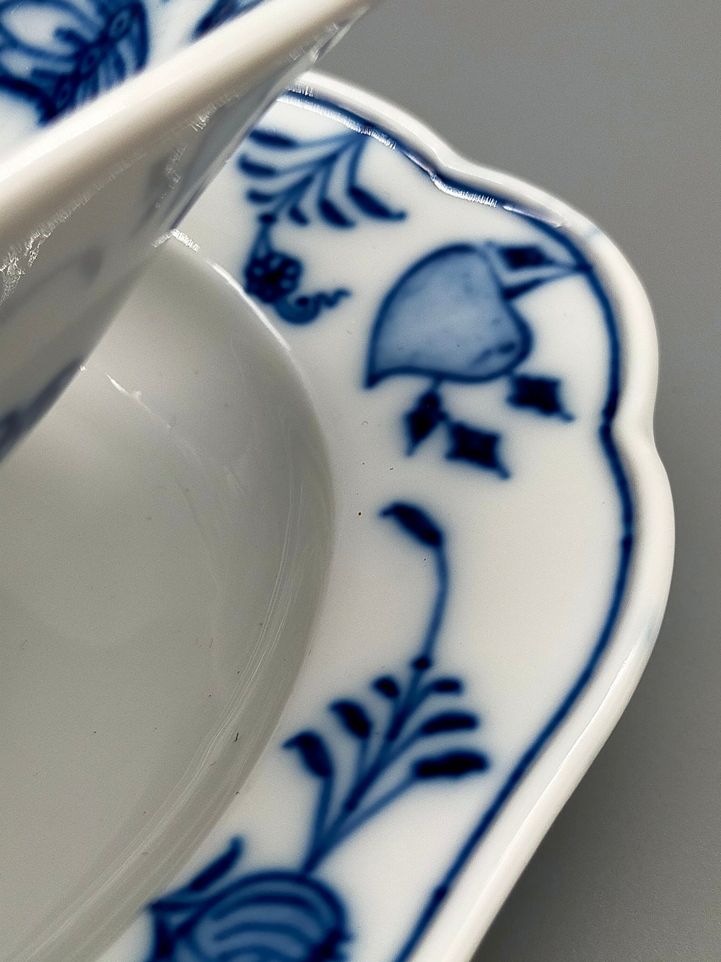 Eleganz Meissen Sauciere Zwiebelmuster aus Porzellan