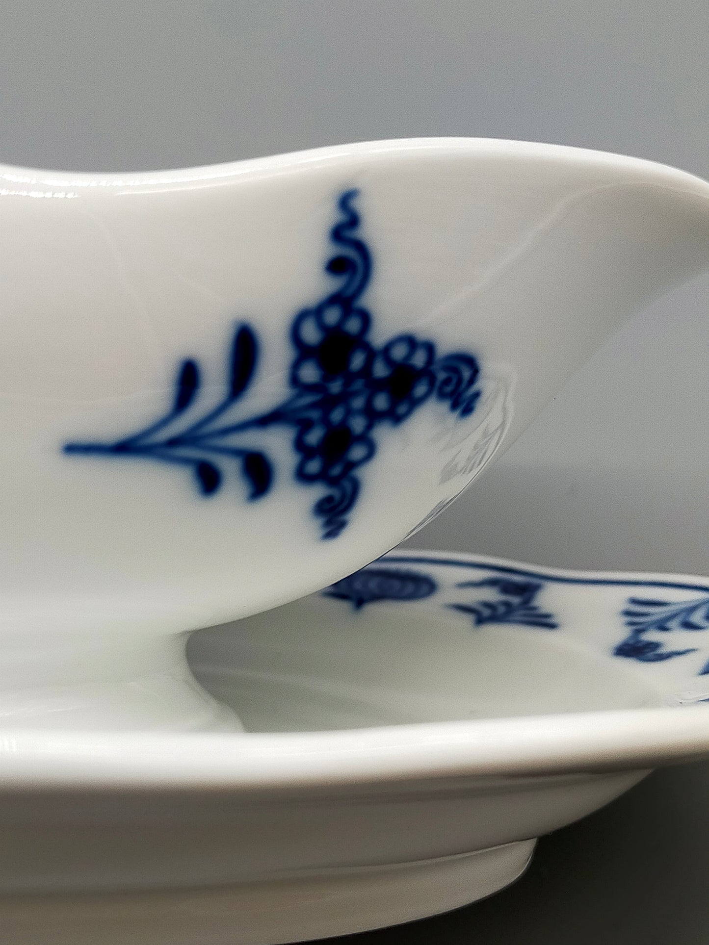 Eleganz Meissen Sauciere Zwiebelmuster aus Porzellan