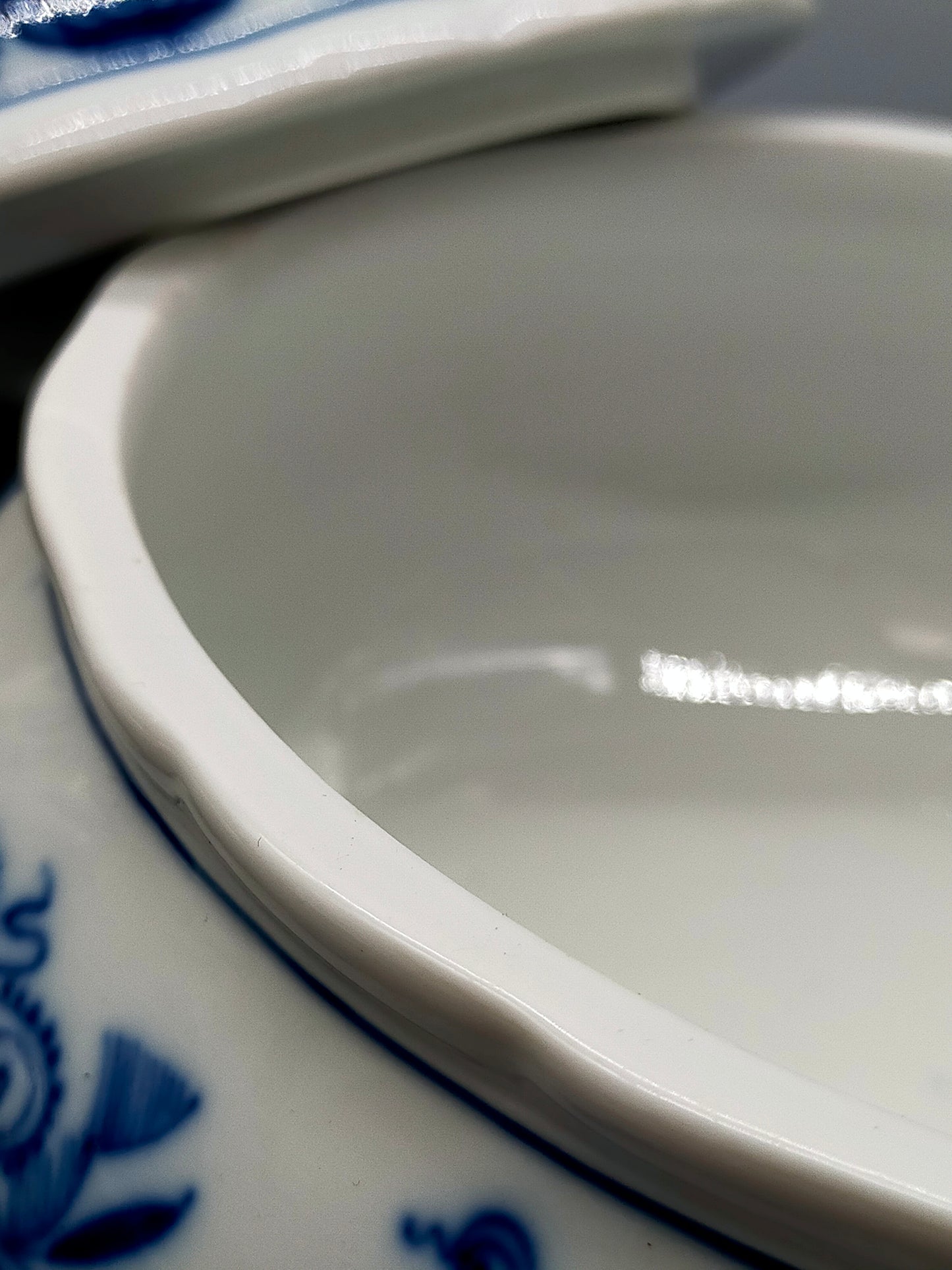 Edle Meissen Porzellan Terrine – Klassisches Zwiebelmuster mit Deckel