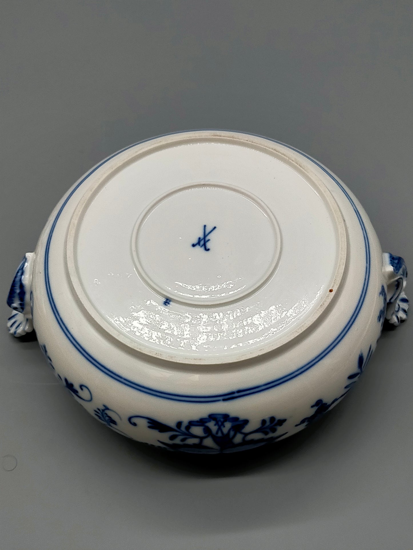 Edle Meissen Porzellan Terrine – Klassisches Zwiebelmuster mit Deckel