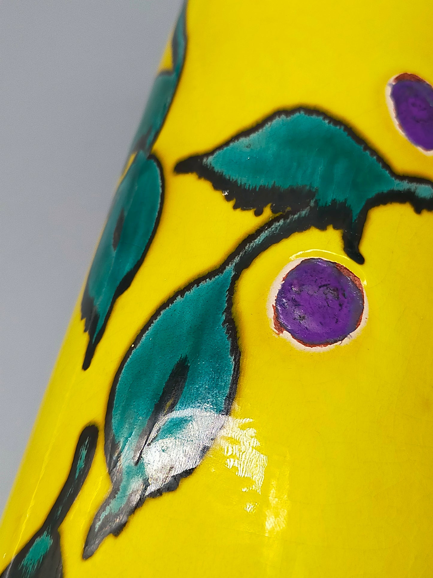 Stilvolle Keramik Zylinder Vase Farbenfrohes Design mit Blättermotiv