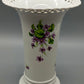 Edle Wallendorf Porzellan Vase – Durchbrochener Rand & Veilchendekor