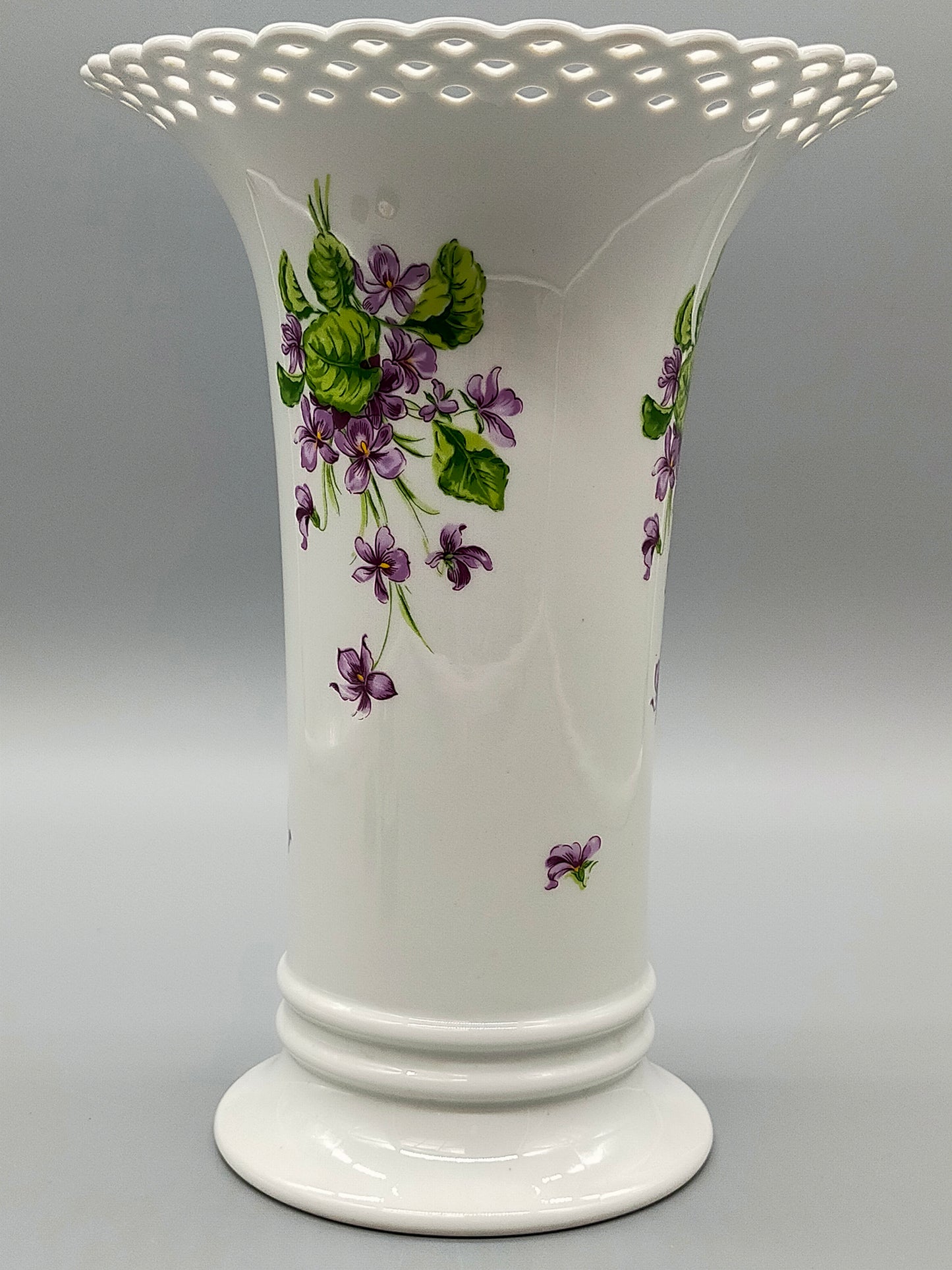 Edle Wallendorf Porzellan Vase – Durchbrochener Rand & Veilchendekor