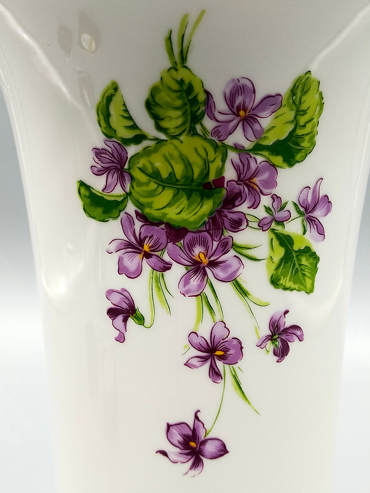 Edle Wallendorf Porzellan Vase – Durchbrochener Rand & Veilchendekor