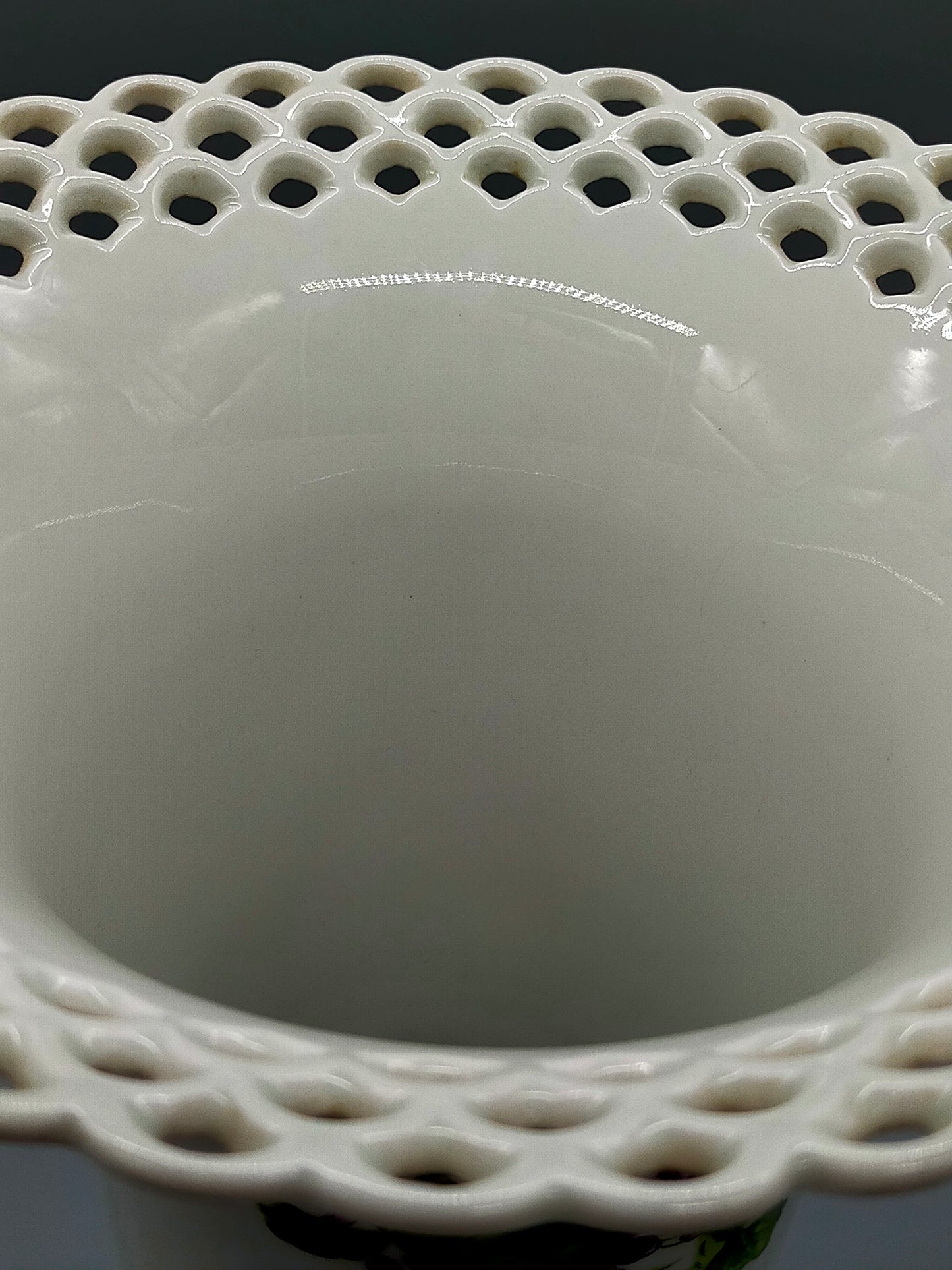 Edle Wallendorf Porzellan Vase – Durchbrochener Rand & Veilchendekor