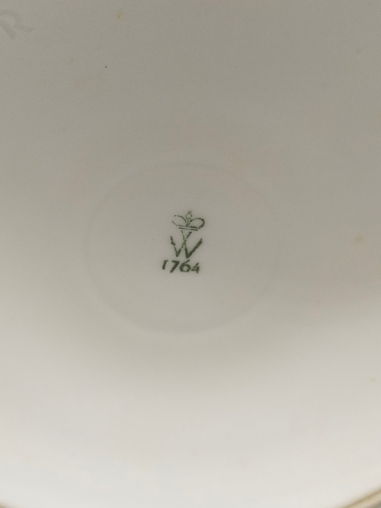 Edle Wallendorf Porzellan Vase – Durchbrochener Rand & Veilchendekor