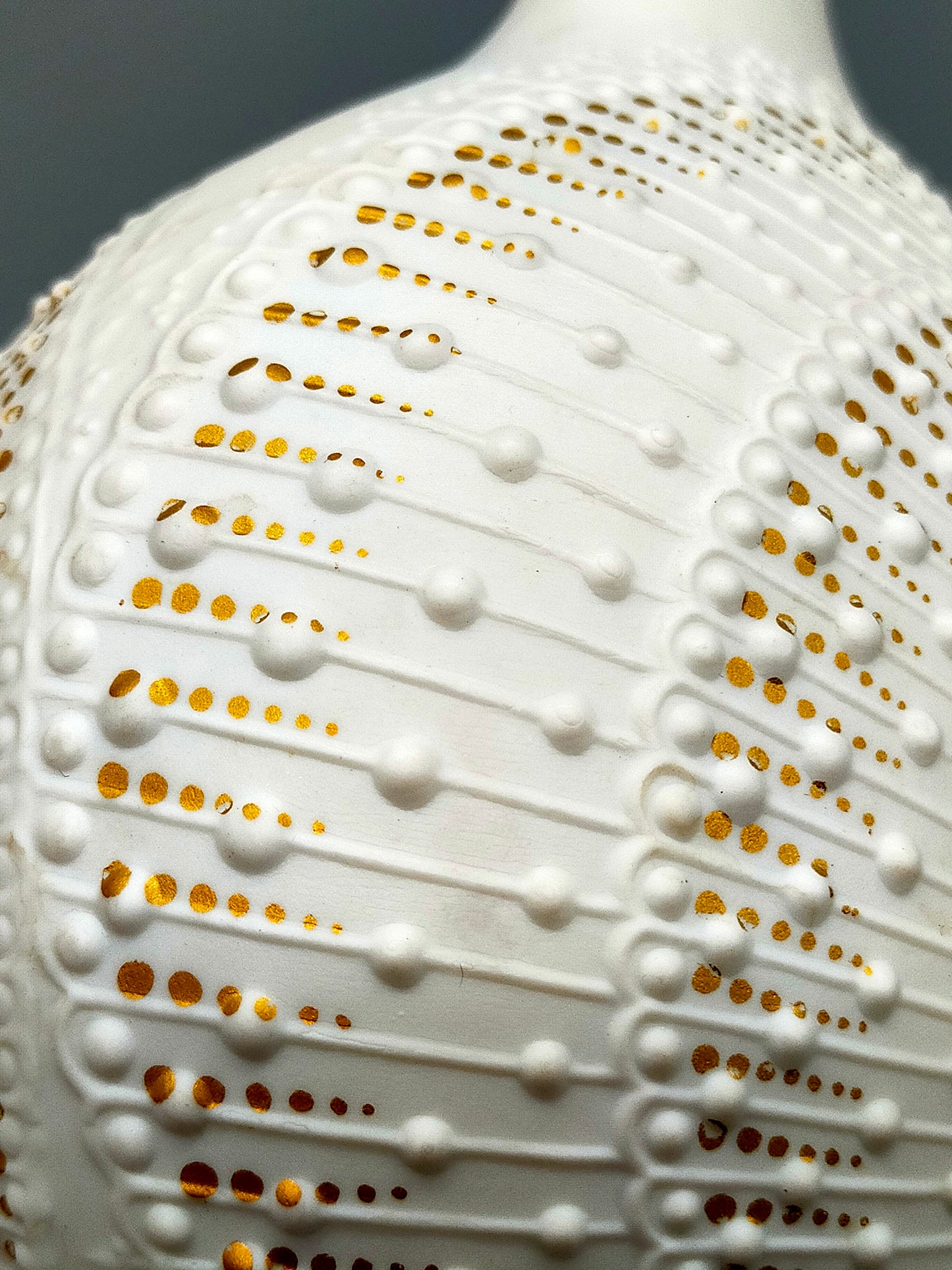 Kaiser Porzellan Vase Fidibus Weiß Gold Elegantes Relief Design