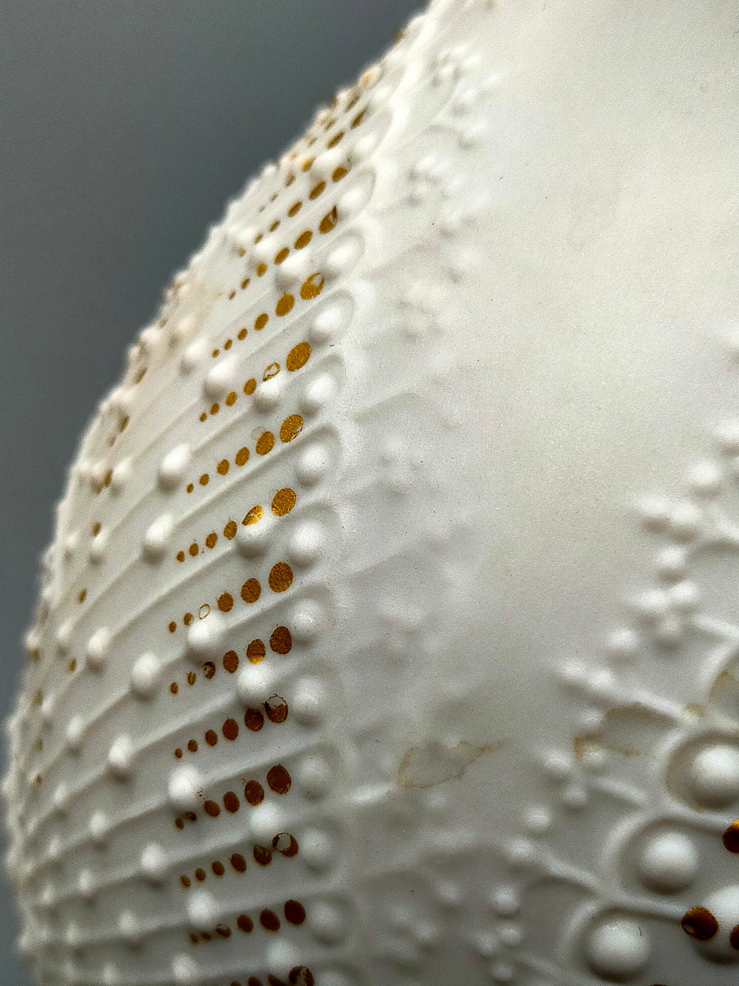 Kaiser Porzellan Vase Fidibus Weiß Gold Elegantes Relief Design