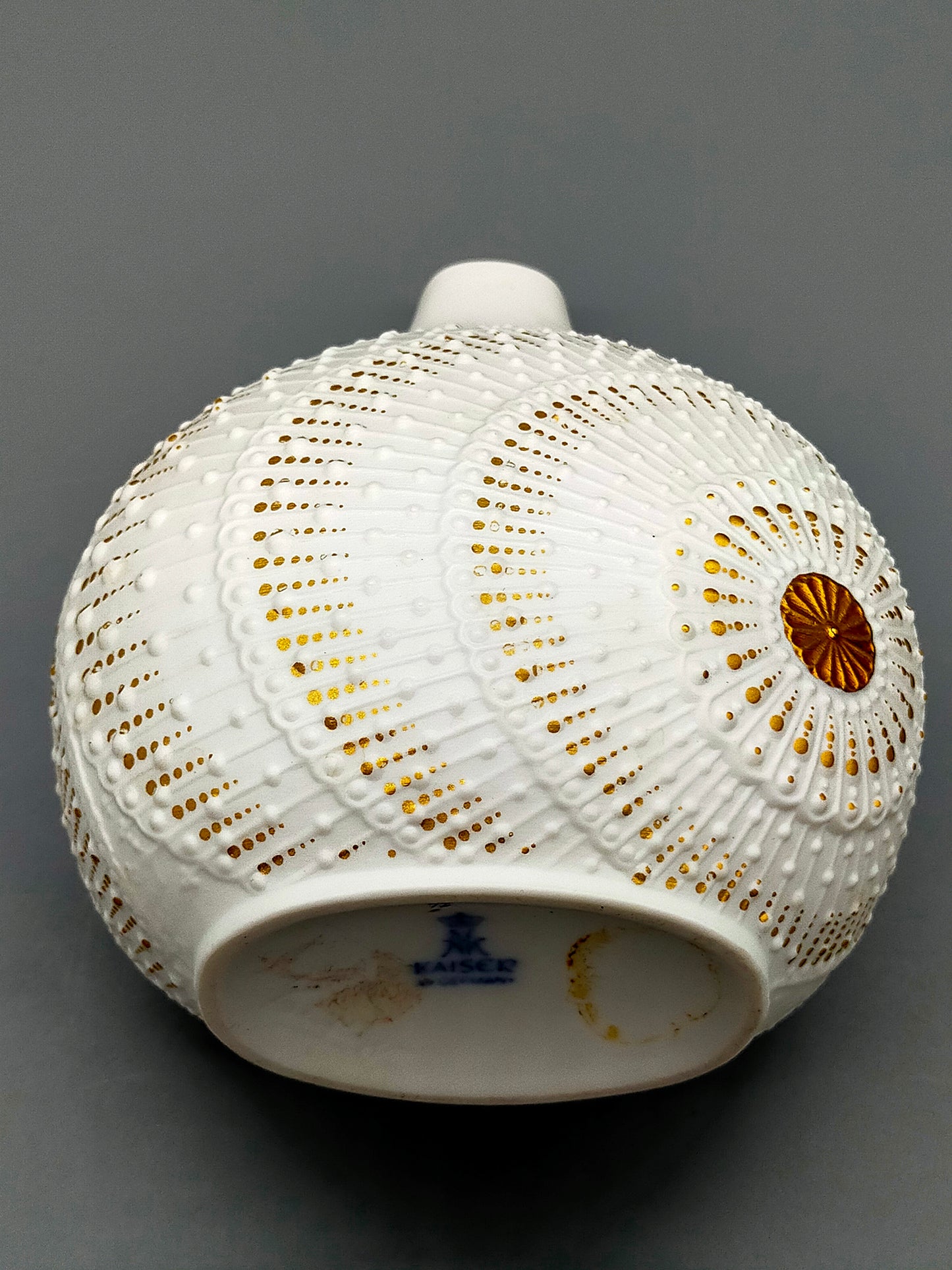Kaiser Porzellan Vase Fidibus Weiß Gold Elegantes Relief Design