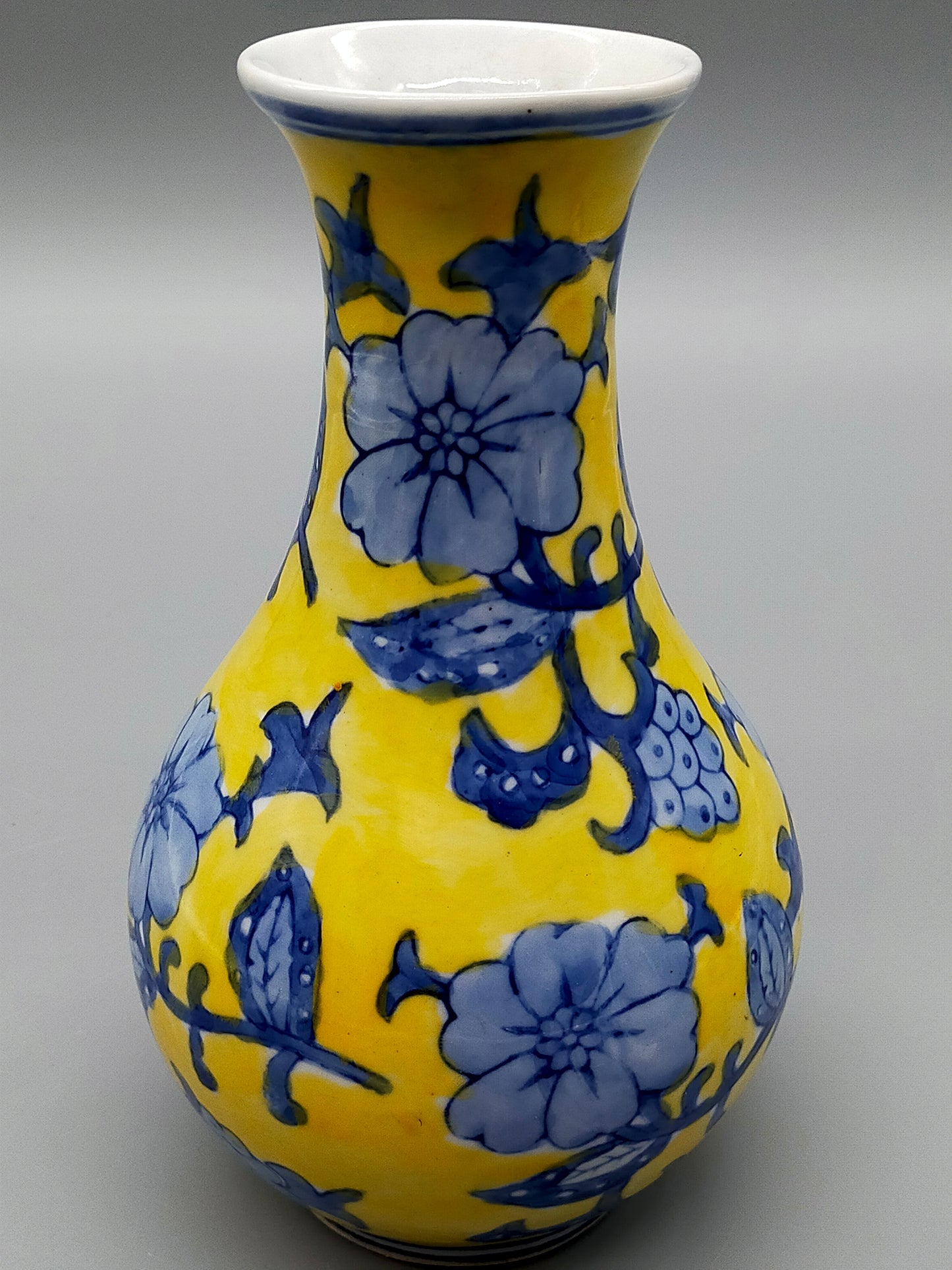 Klassische Keramik Vase in Gelb & Blau Florales Asiatisches Design