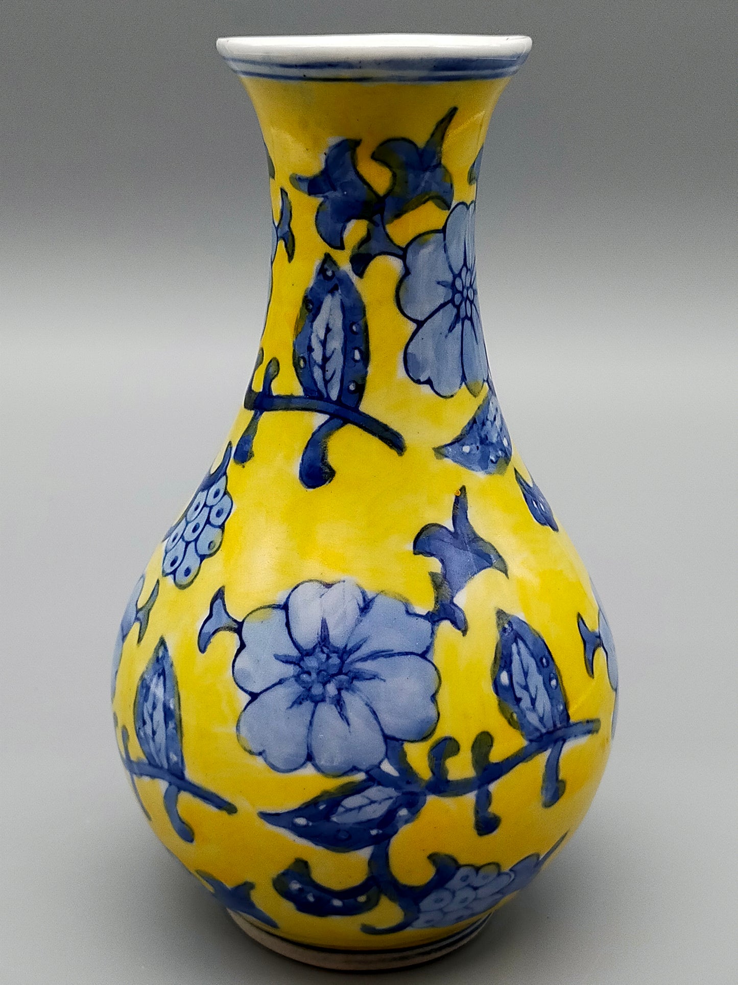 Klassische Keramik Vase in Gelb & Blau Florales Asiatisches Design