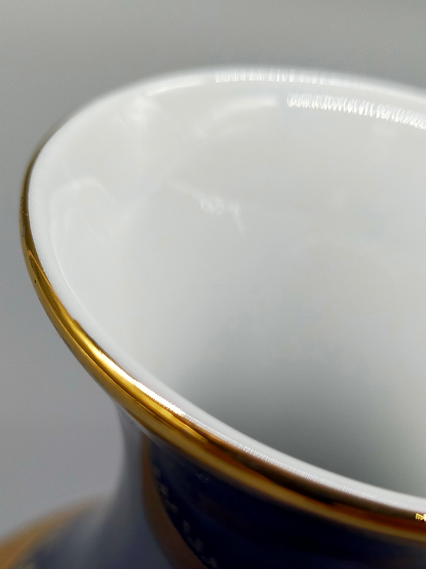 KPM Royal Bavaria Vase Echt Cobalt – Elegante Porzellan Vase mit Golddekor