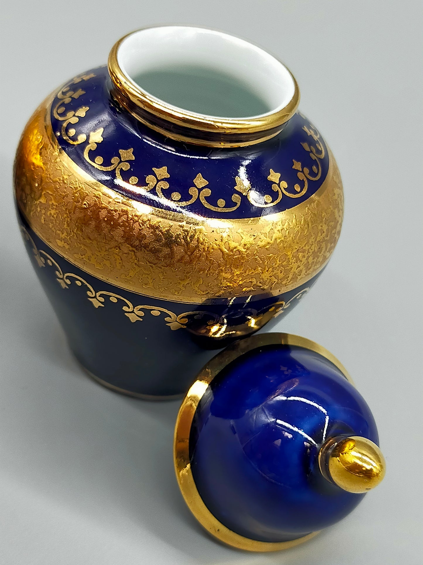 Royal KPM Porcellan Bavaria Deckelvasen Echt Cobalt mit Golddekor