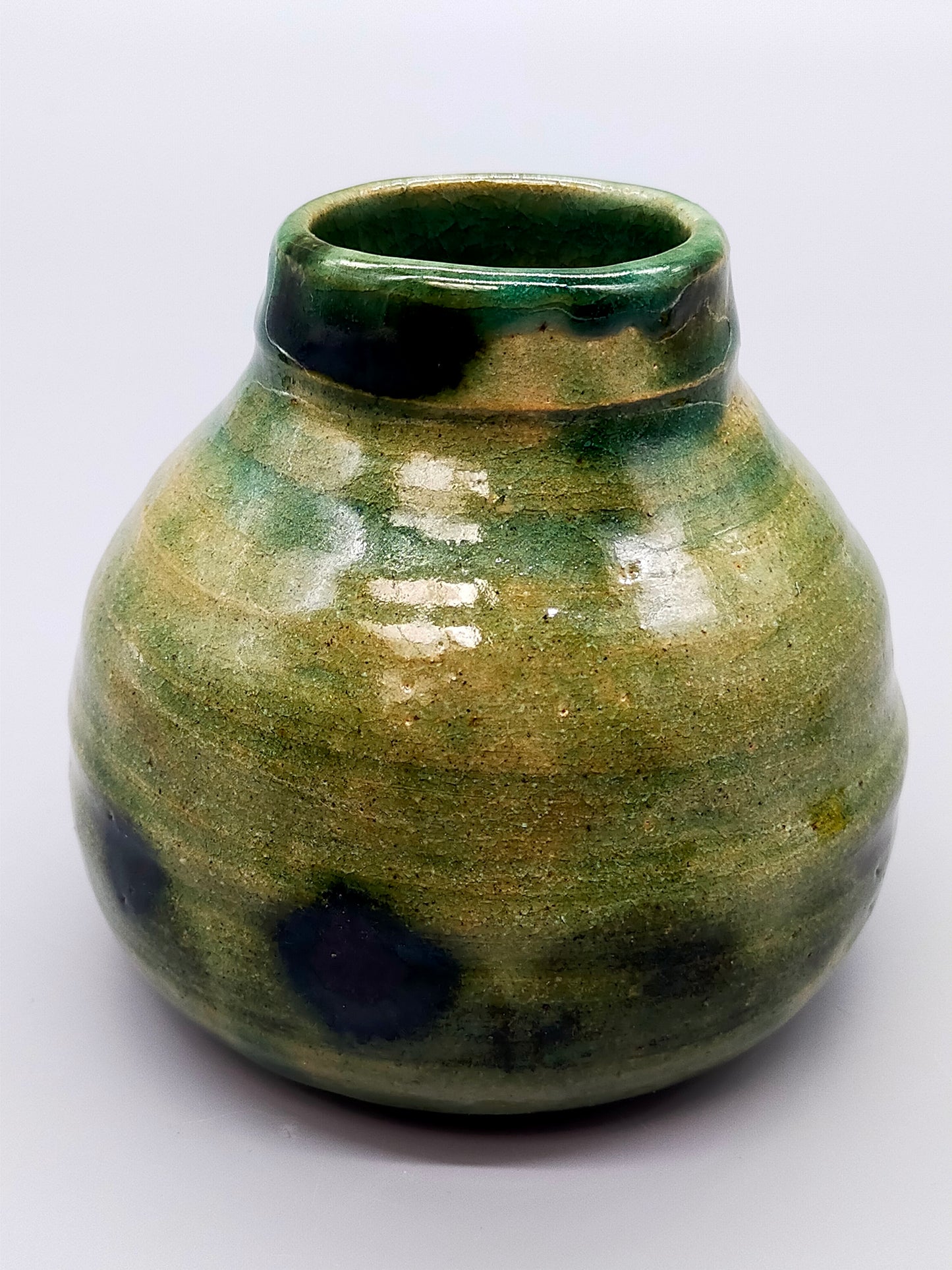 Rustikale Studio Keramik Vase Grünes Design mit Künstler-Signatur