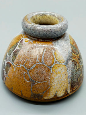 Kunstvolle Studiokeramik Vase mit Spiral-Signatur Rustikales Design